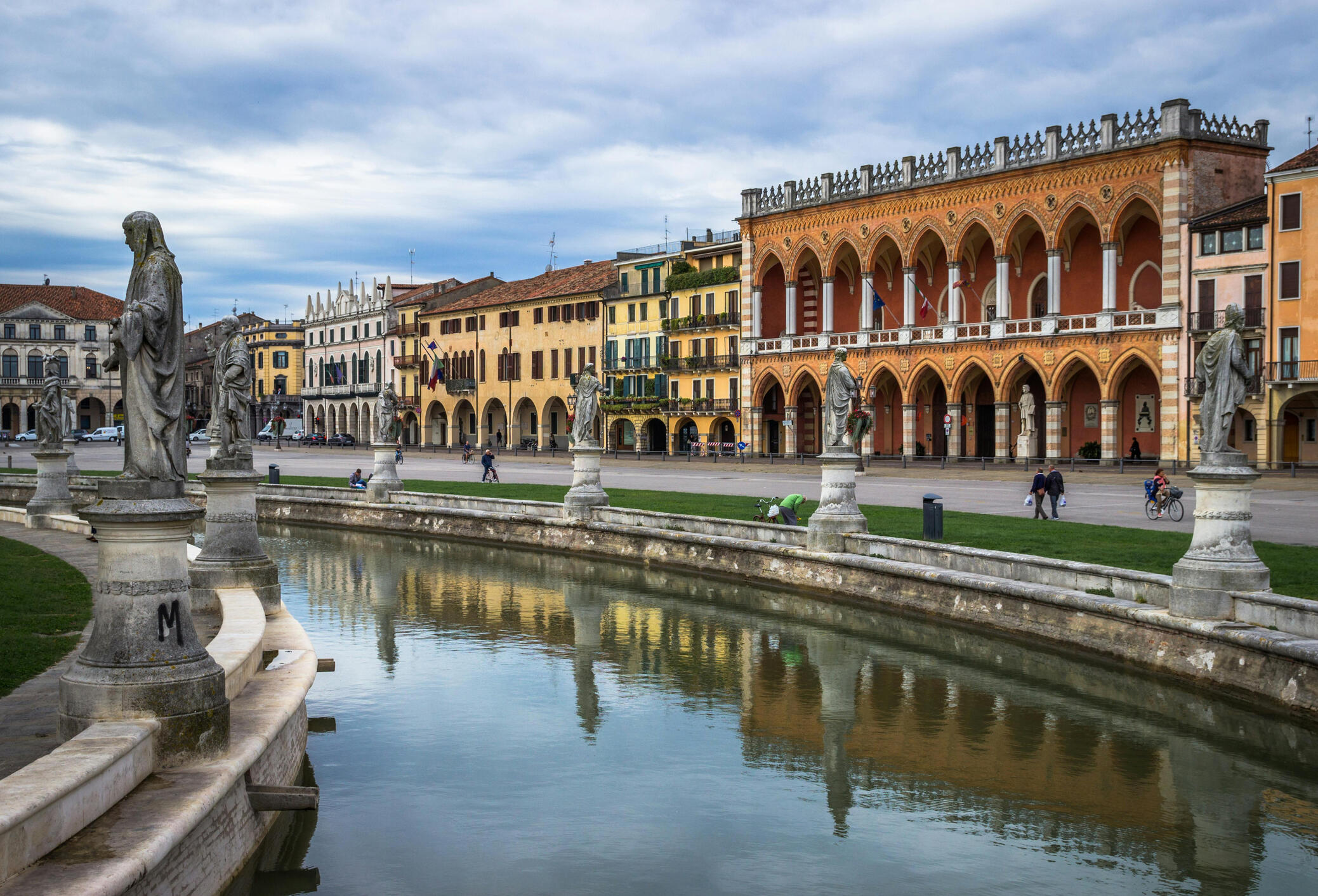 Photo by Ivan Rebic: https://www.pexels.com/photo/city-of-padua-with-canal-4513657/